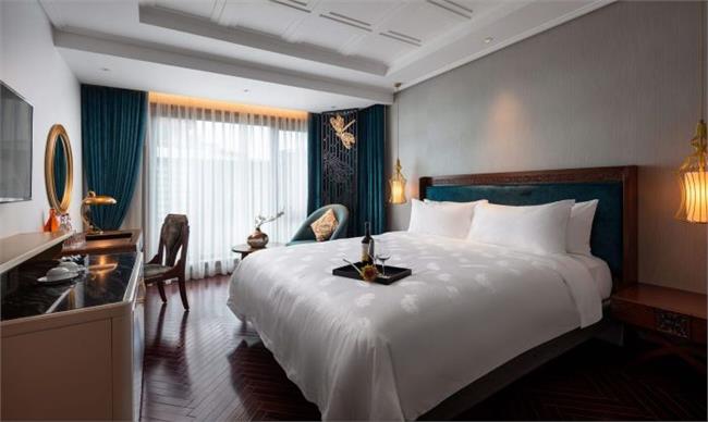 Grand Connecting Room
